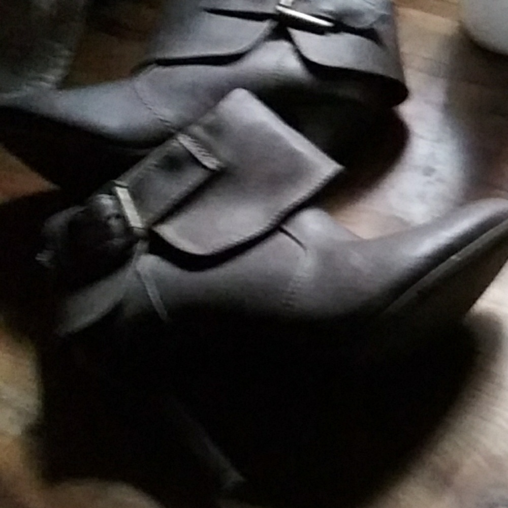 So brown heel boots